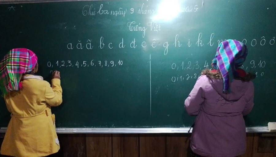 Những người phụ nữ đã làm bà, làm mẹ lần đầu tiên viết chữ, tính toán. z7330105352271-86aa7df8815a2e99b99a87e19aeabed3.jpg