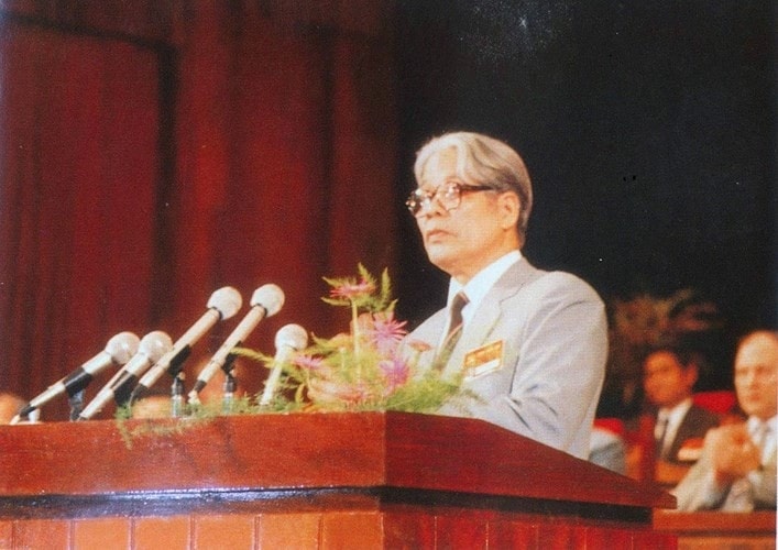 Đại hội lần thứ VIII của Đảng: Đẩy mạnh công nghiệp hoá, hiện đại hoá đất nước