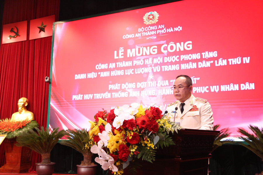 Trung tướng Nguyễn Thanh Tùng, Giám đốc Công an TP Hà Nội đáp từ tại buổi lễ. 494b4243.jpg