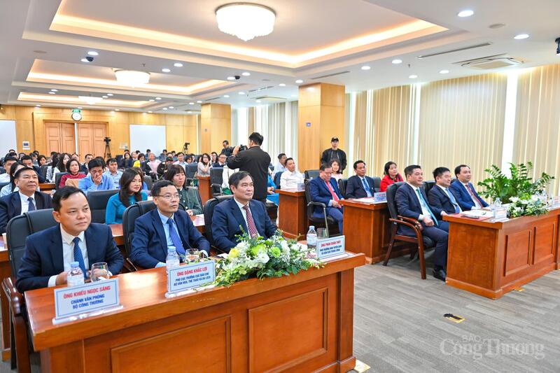 Lễ trao giải thu hút sự quan tâm, tham dự của lãnh đạo nhiều cơ quan quản lý Nhà nước và cơ quan truyền thông. Ảnh: Cấn Dũng