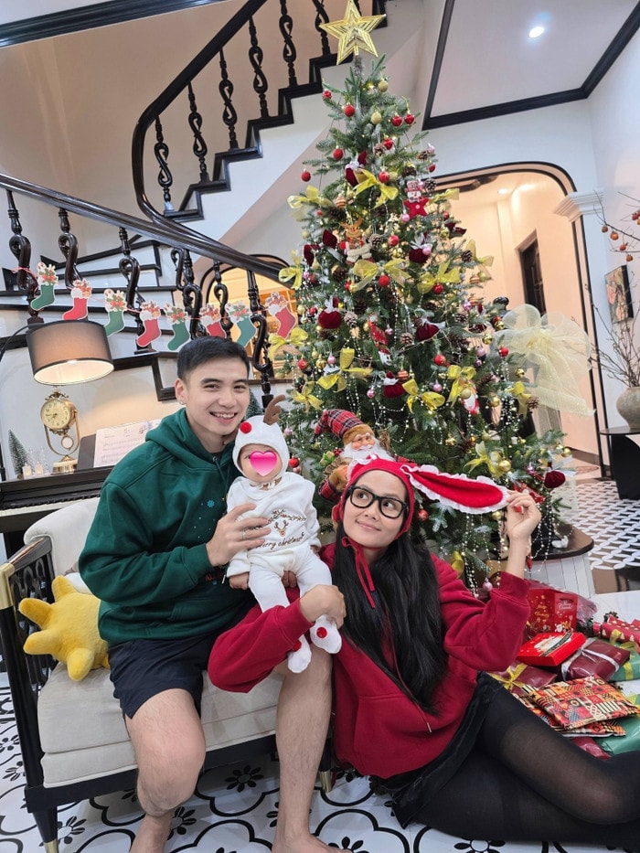 Nàng hậu cho biết thành tựu trong năm qua chính là đón con gái đầu lòng chào đời.