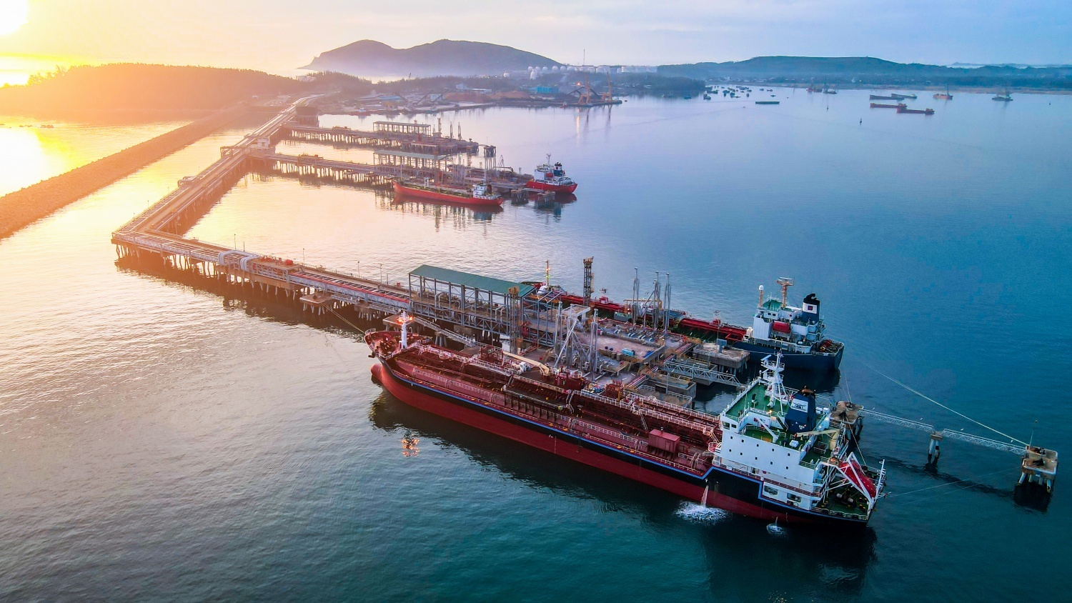 Petrovietnam vượt qua năm 2025 với những dấu ấn rõ nét về năng lực thích ứng, điều hành linh hoạt và khả năng giữ nhịp tăng trưởng trong điều kiện nhiều sức ép đan xen.