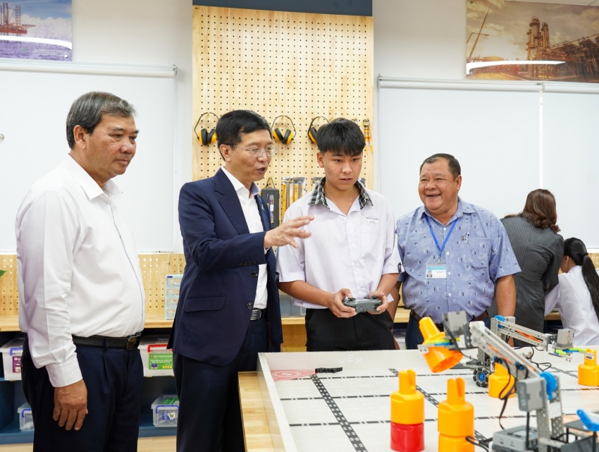 Khánh thành phòng STEM - Động lực đổi mới dạy và học tại Trường THPT Phạm Hùng (Vĩnh Long) Khánh thành phòng STEM - Động lực đổi mới dạy và học tại Trường THPT Phạm Hùng (Vĩnh Long)