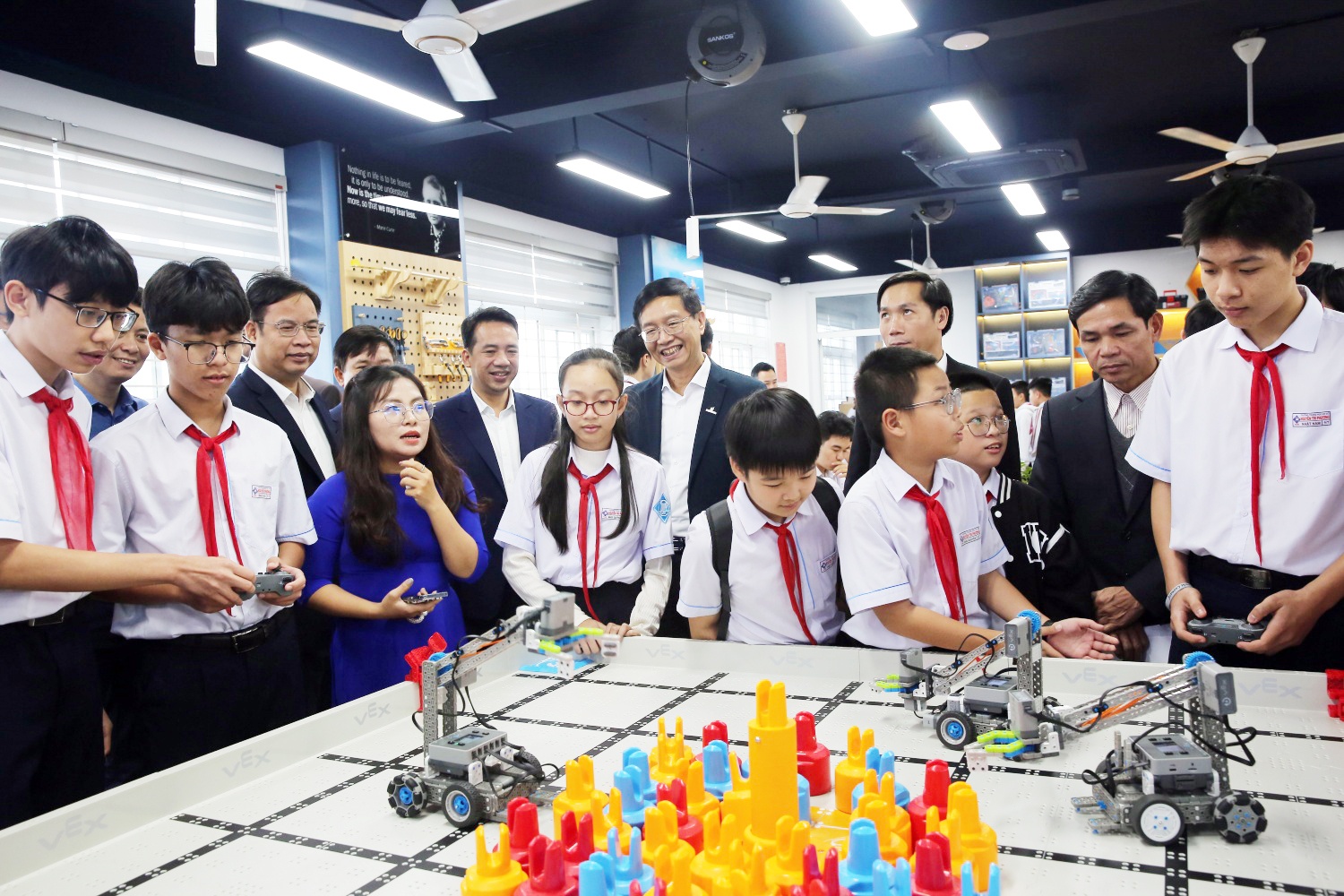 Hướng đến hình thành một thế hệ học sinh giàu trí thức công nghệ