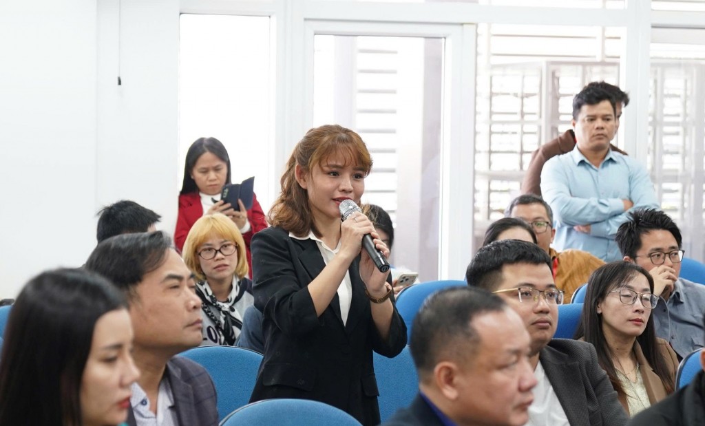 Doanh nghiệp hai bên chia sẻ tại buổi giao lưu Doanh nghiệp hai bên chia sẻ tại buổi giao lưu