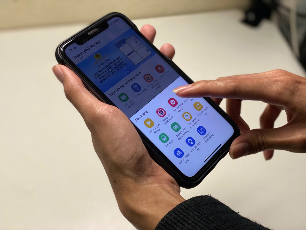 Người dân có thể tự tra cứu và đóng phạt nguội thông qua ứng dụng iHanoi