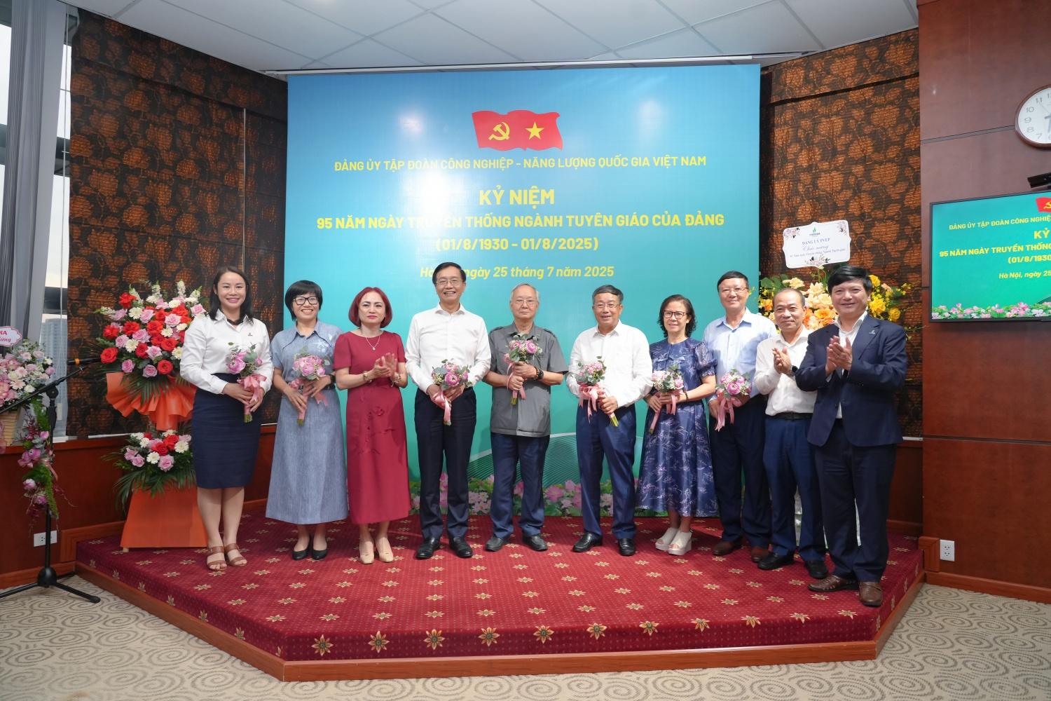 Công tác Tuyên giáo - Dân vận ở Petrovietnam: “Đi” - Có ba chữ “đi”!