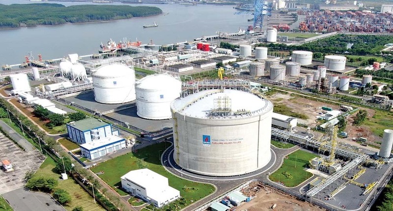 Thủ tướng yêu cầu hoàn thiện khung chính sách, pháp luật về phát triển điện lực. Trong ảnh: Kho chứa LNG Thị Vải của PV Gas
