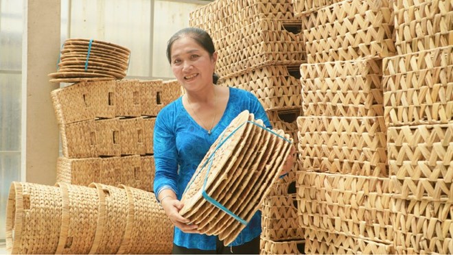 Làng nghề đan lục bình ở An Giang tất bật xuất hàng dịp Tết