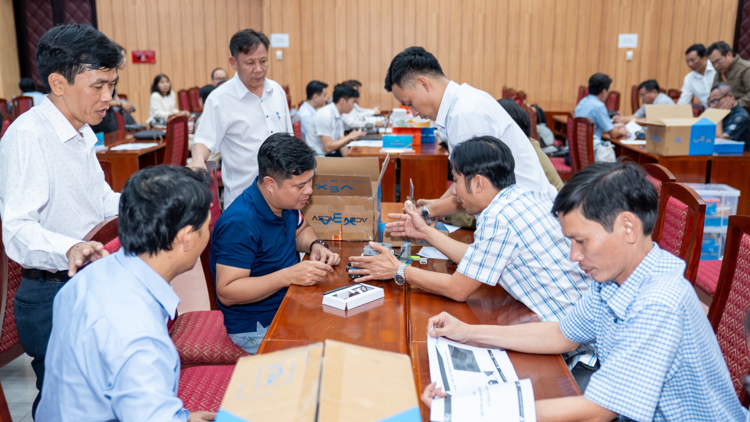 Nâng cao kiến thức, kỹ năng triển khai giáo dục STEM cho giáo viên khu vực Đông Nam Bộ và ĐBSCL