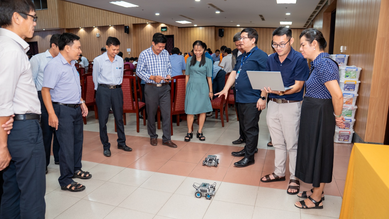 Nâng cao kiến thức, kỹ năng triển khai giáo dục STEM cho giáo viên khu vực Đông Nam Bộ và ĐBSCL