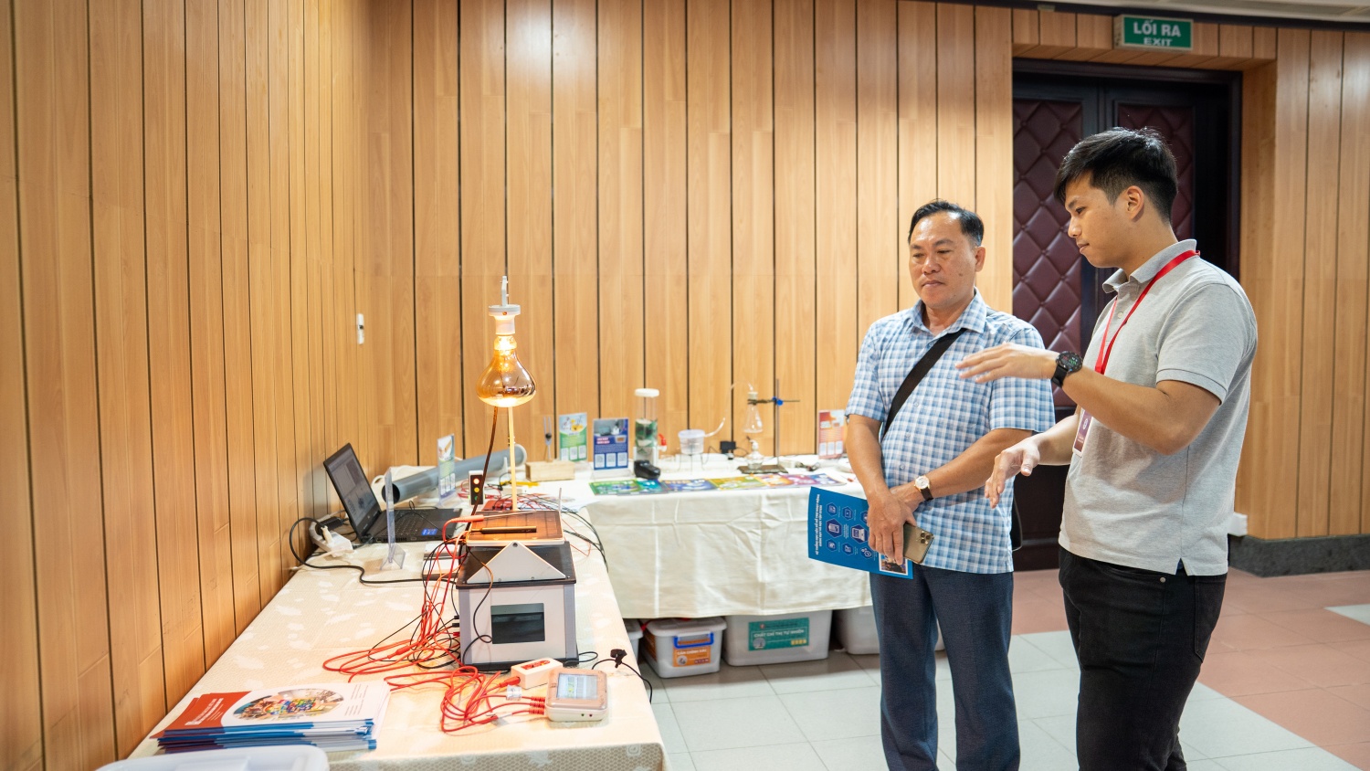 Nâng cao kiến thức, kỹ năng triển khai giáo dục STEM cho giáo viên khu vực Đông Nam Bộ và ĐBSCL