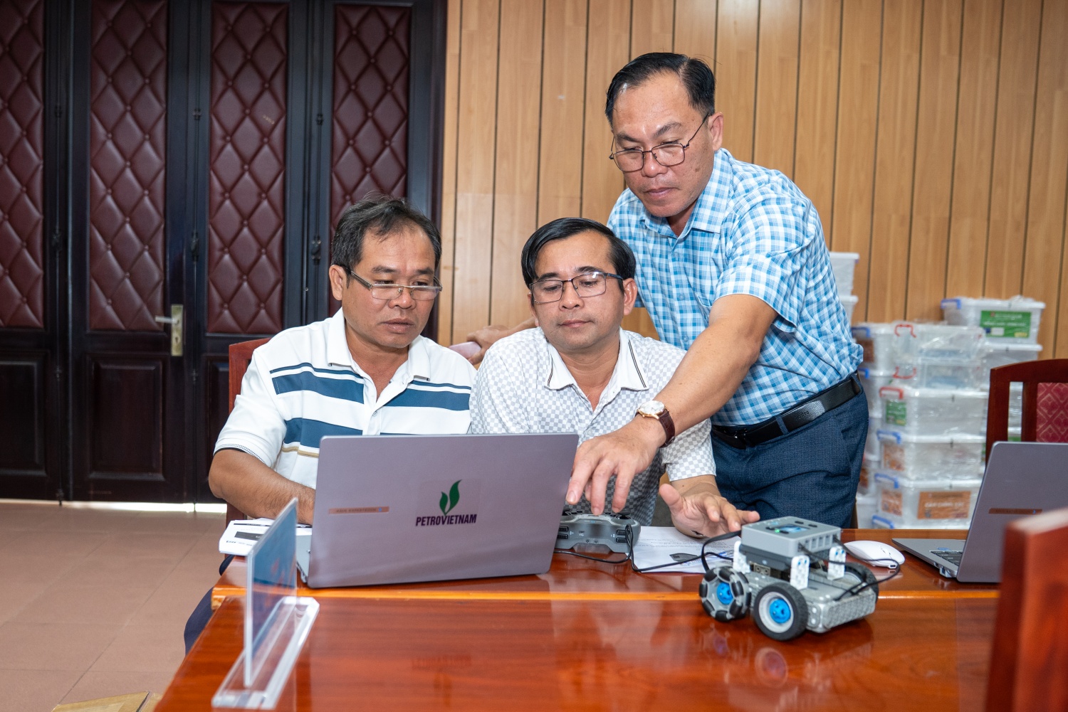 Nâng cao kiến thức, kỹ năng triển khai giáo dục STEM cho giáo viên khu vực Đông Nam Bộ và ĐBSCL