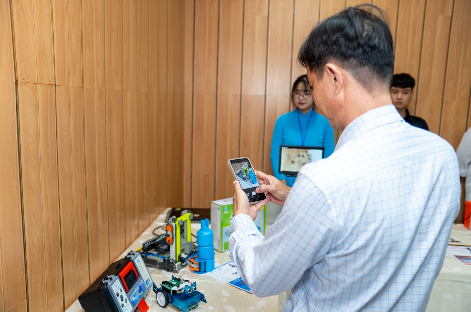 Nâng cao kiến thức, kỹ năng triển khai giáo dục STEM cho giáo viên khu vực Đông Nam Bộ và ĐBSCL