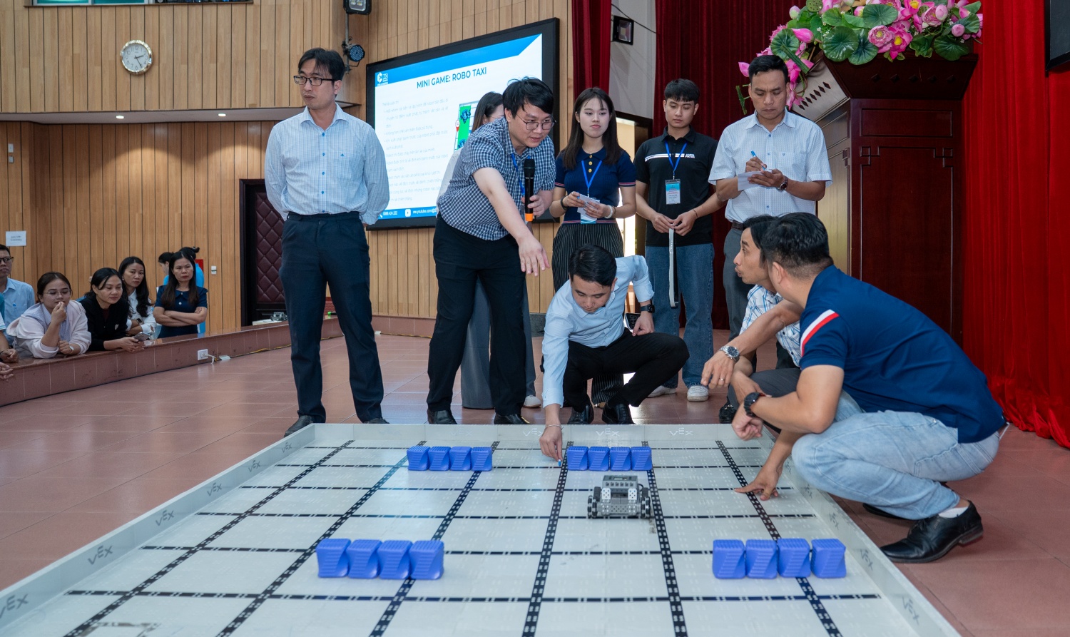 Nâng cao kiến thức, kỹ năng triển khai giáo dục STEM cho giáo viên khu vực Đông Nam Bộ và ĐBSCL