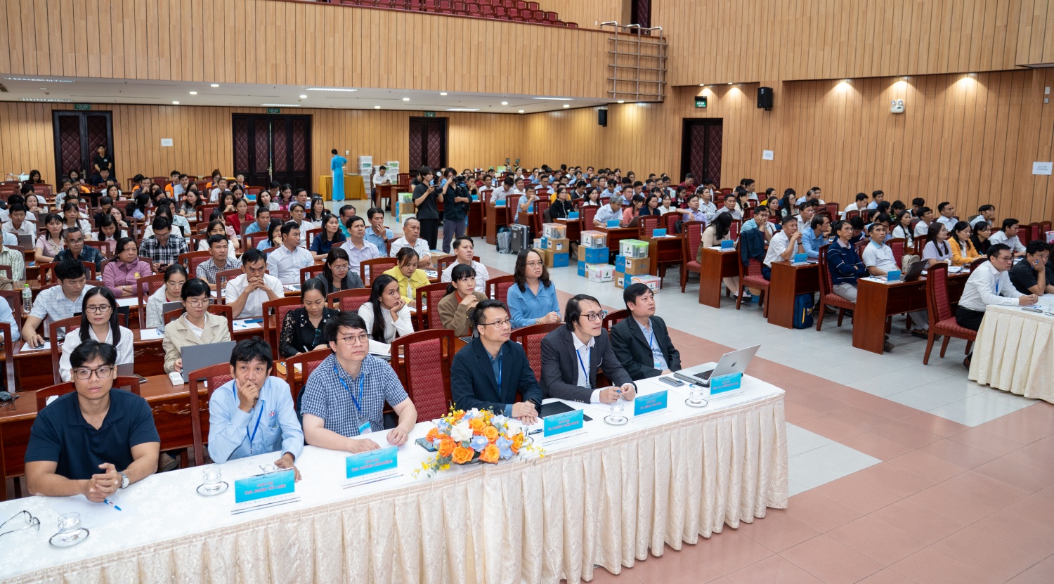 Nâng cao kiến thức, kỹ năng triển khai giáo dục STEM cho giáo viên khu vực Đông Nam Bộ và ĐBSCL