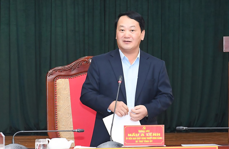 Ông Hầu A Lềnh, Bí thư tỉnh Tuyên Quang chỉ đạo tập trung tháo gỡ khó khăn, phát triển trường học vùng biên giới.