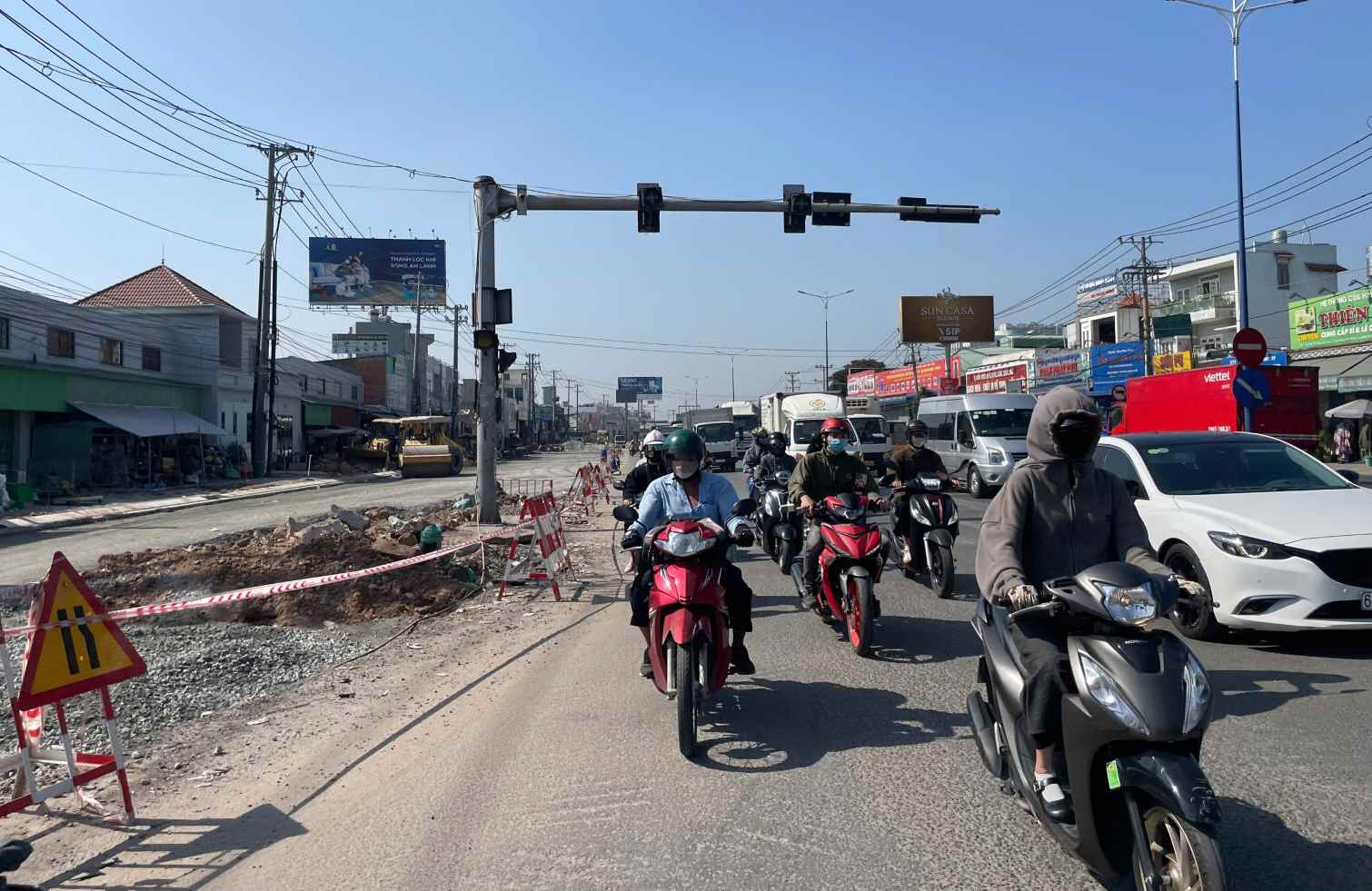 Dự kiến trong quý 2.2025, đoạn 5km sẽ hoàn thành việc mở rộng từ 6 lên 8 làn xe. Ảnh: Đình Trọng