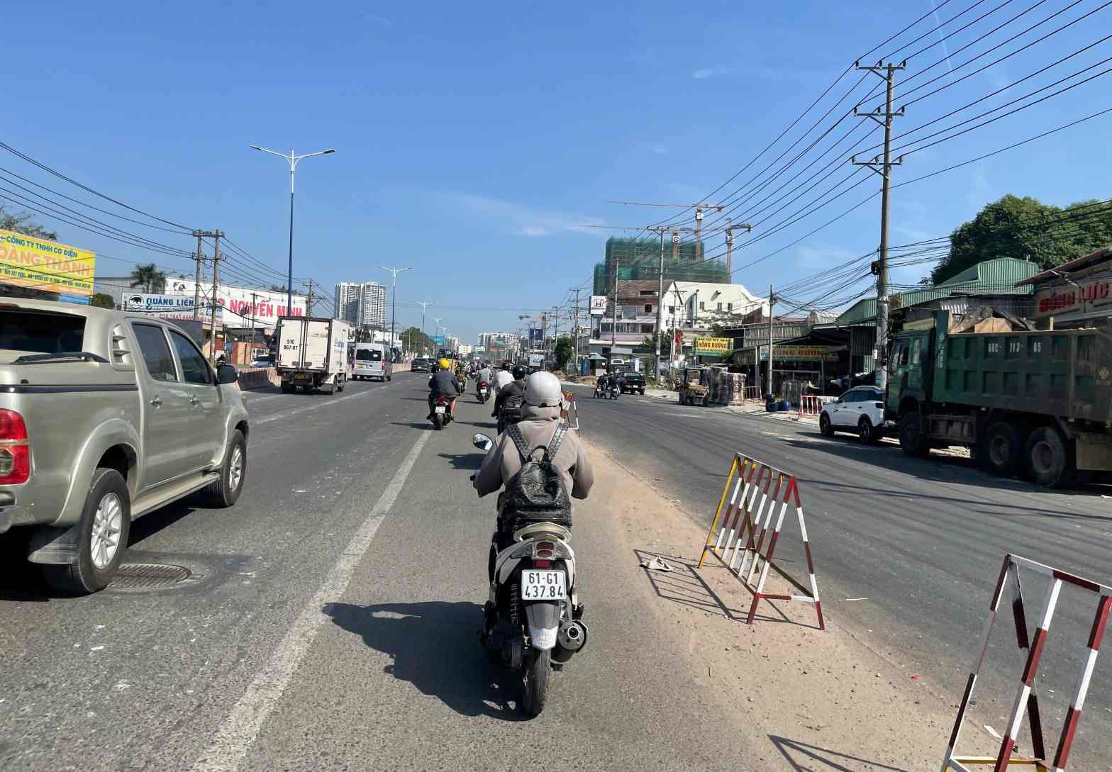 Đoạn 8km đã hoàn thành việc đổ nhựa mở rộng từ 6 lên 8 làn xe. Ảnh: Đình Trọng