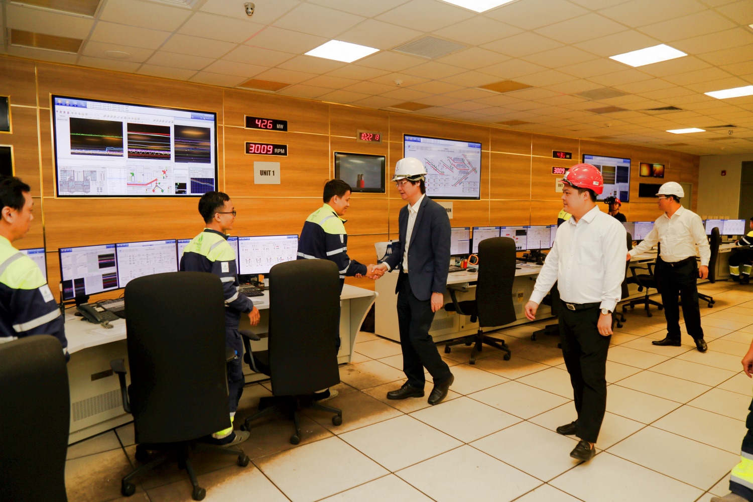 Chủ tịch Công đoàn Petrovietnam Nguyễn Mạnh Kha động viên, chúc Tết người lao động NMNĐ Sông Hậu 1 Công đoàn Petrovietnam động viên, chúc Tết người lao động NMNĐ Sông Hậu 1