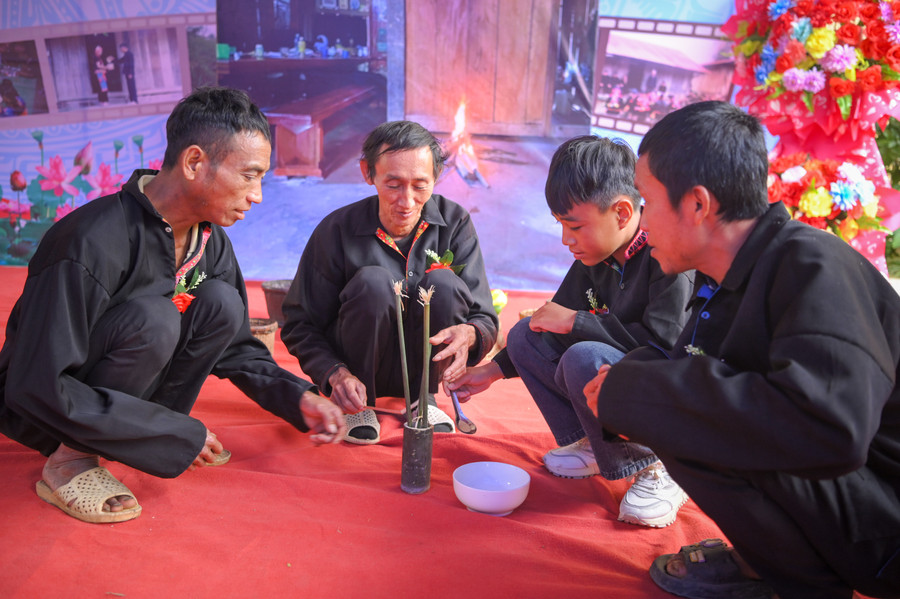 Lễ mừng cơm mới không chỉ là nghi lễ tín ngưỡng mà còn là dịp giáo dục con cháu về truyền thống, giá trị lao động và tinh thần đoàn kết cộng đồng.