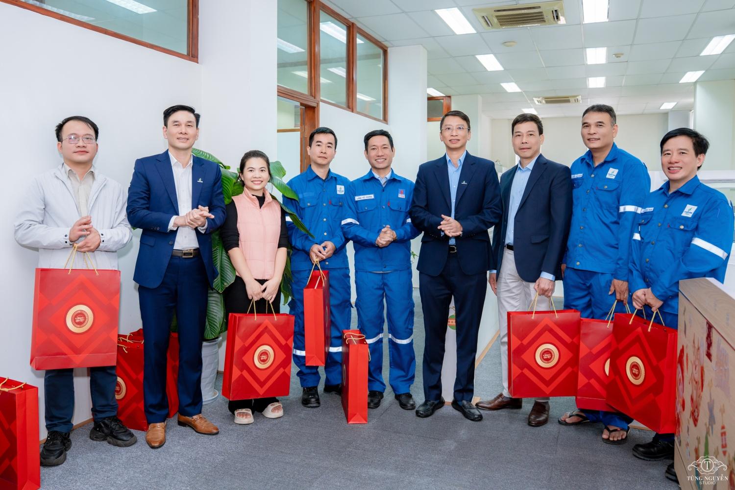 Lãnh đạo Petrovietnam động viên người lao động PVNDB nhân dịp Tết Bính Ngọ