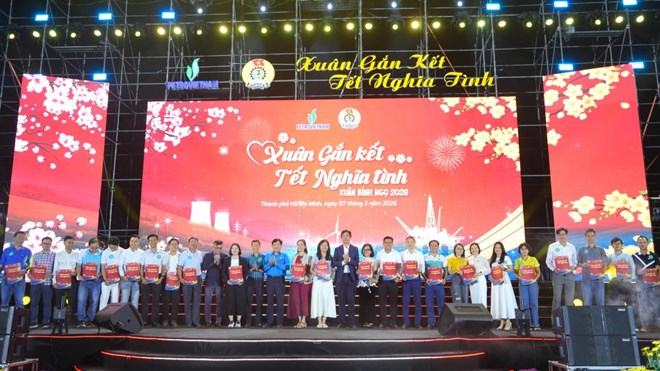 Trao 10,5 tỉ đồng chăm lo cho các hoàn cảnh khó khăn dịp Tết Nguyên đán