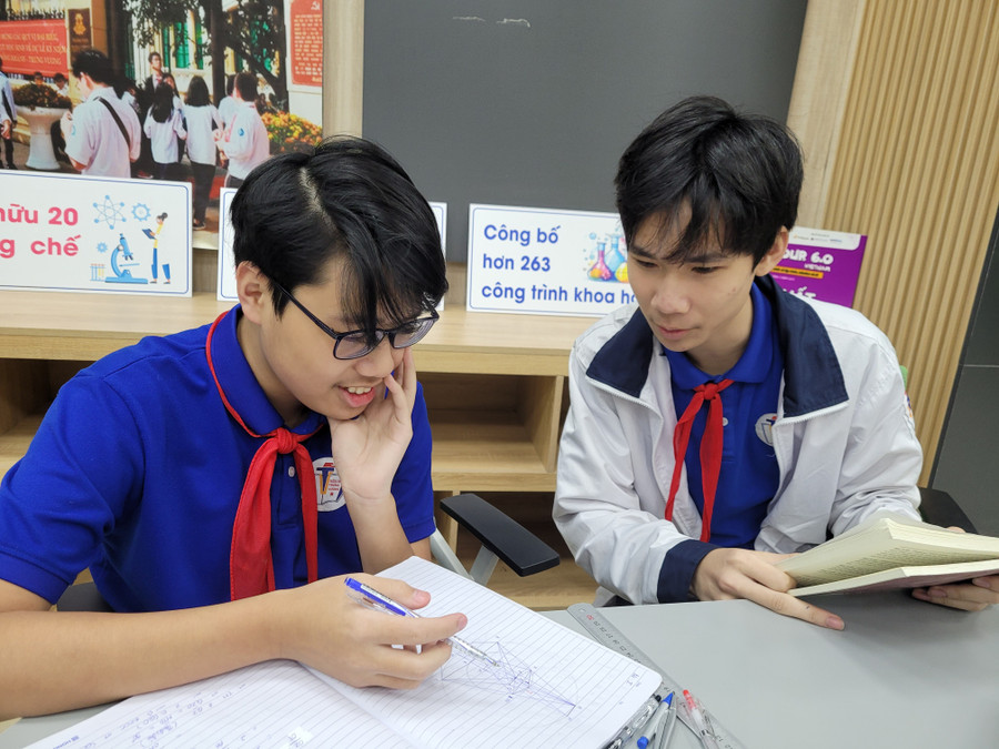 Lê Cảnh Trung (trái) cùng Tô An Kỳ đều có sở trường và đam mê với môn Toán.
