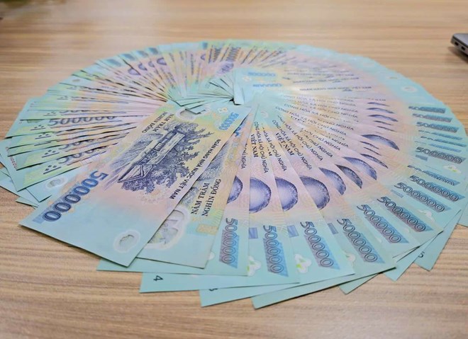 Lãi suất tiết kiệm 13 tháng lên cao nhất 9%