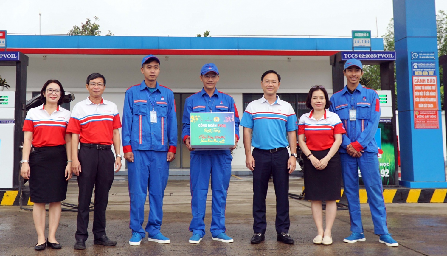 Công đoàn PVOIL thăm, tặng quà Tết cho người lao động PVOIL Phú Yên, PVOIL Bình Thuận Công đoàn PVOIL thăm, tặng quà Tết cho người lao động PVOIL Phú Yên, PVOIL Bình Thuận