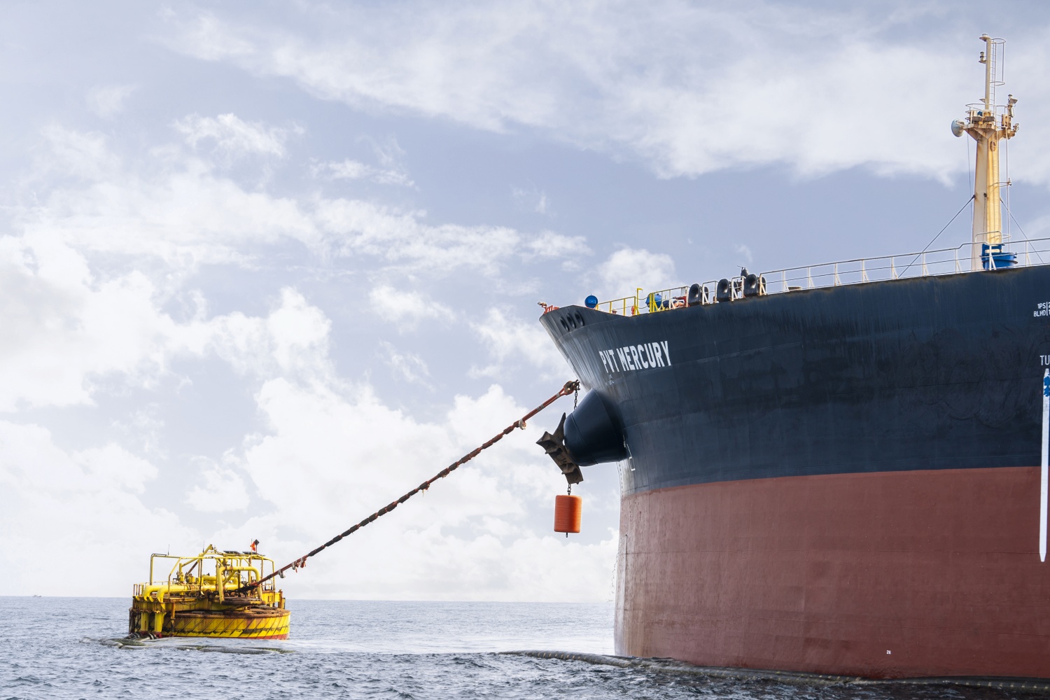 Trong các ngày nghỉ Tết, BSR vẫn đảm bảo các hoạt động vận hành an toàn, chủ động thích ứng với điều kiện môi trường để lên kế hoạch nhập liệu, giữ vững hoạt động sản xuất của NMLD Dung Quất ổn định, hiệu quả. Trong các ngày nghỉ Tết, BSR vẫn đảm bảo các hoạt động vận hành an toàn, chủ động thích ứng với điều kiện môi trường để lên kế hoạch nhập liệu, giữ vững hoạt động sản xuất của NMLD Dung Quất ổn định, hiệu quả.