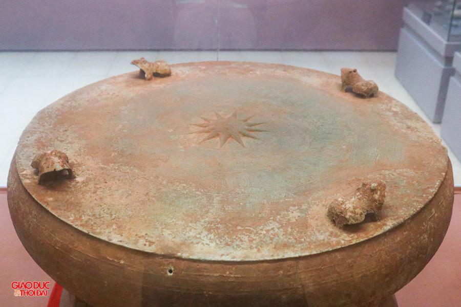 Bộ 5 chiếc trống đồng Làng Vạc (văn hóa Đông Sơn) có niên đại từ thế kỷ III đến thế kỷ I trước Công nguyên, được phát hiện tại phường Thái Hòa (Nghệ An). bao-vat-quoc-gia-11.jpg