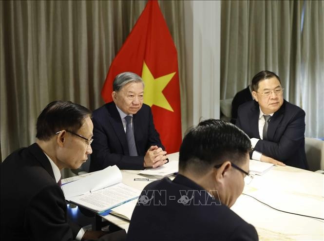 Tổng Bí thư Tô Lâm điện đàm với Thượng nghị sĩ Hoa Kỳ Bill Hagerty. Ảnh: Thống Nhất/TTXVN. tong-bi-thu-to-lam-dien-dam-voi-cac-nghi-sy-hoa-ky2.jpg