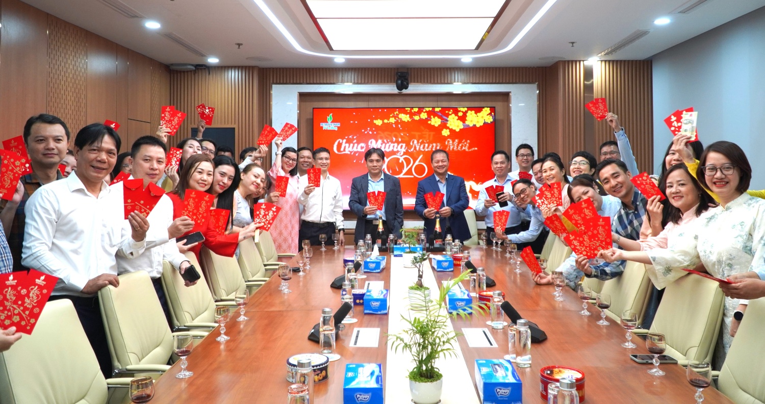 Ban lãnh đạo PV Drilling chúc mừng tân niên và lì xì tại Văn phòng Tổng công ty