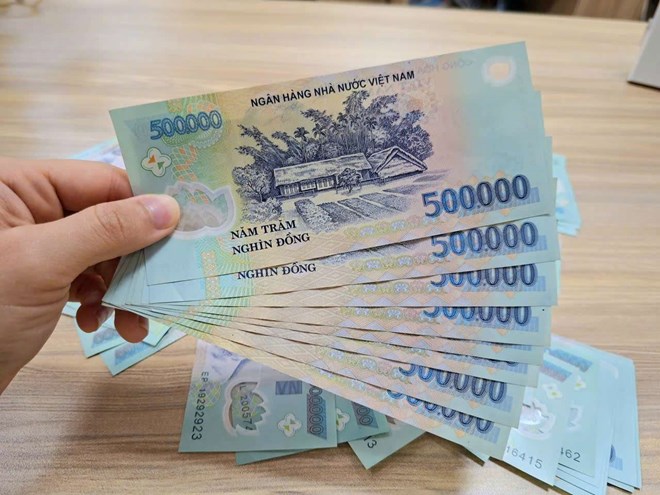 Lãi suất tiết kiệm 13 tháng lập đỉnh 9%