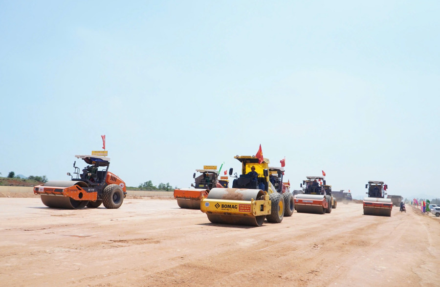 Dự án gấp rút triển khai, phấn đấu hoàn thành vào ngày 30/6. z7575812852719-8659cce5b161dbcfd7fa43c3c5b98a01.jpg