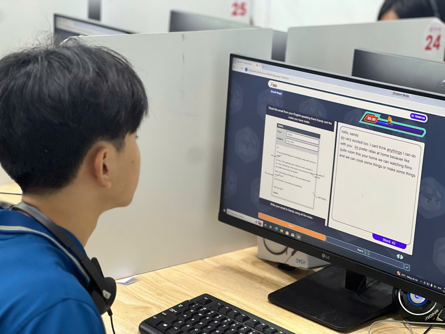 Học sinh Trường THCS & THPT Trí Đức kiểm tra thử trên Smart Testing. 1.png