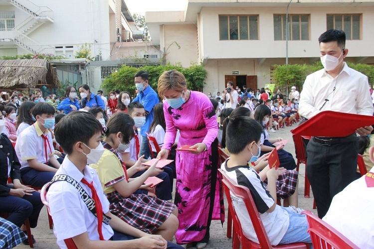 Petrovietnam cùng TP HCM chăm lo những hoàn cảnh bất hạnh hậu Covid 19