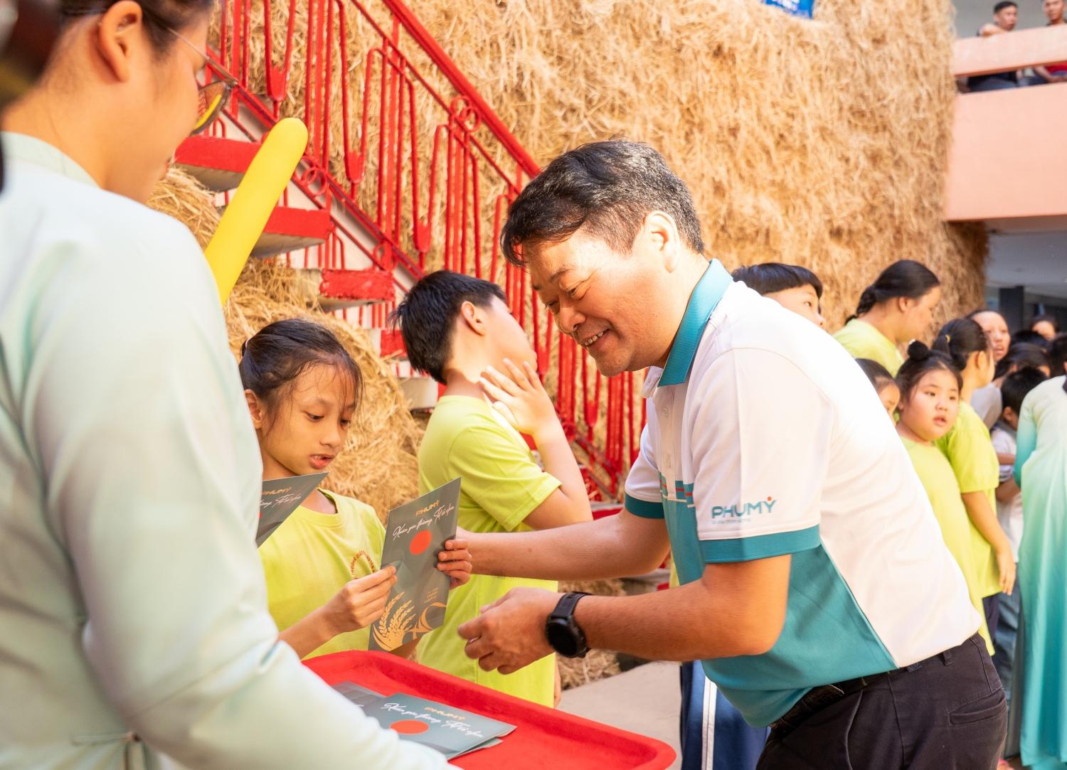 Petrovietnam cùng TP HCM chăm lo những hoàn cảnh bất hạnh hậu Covid 19