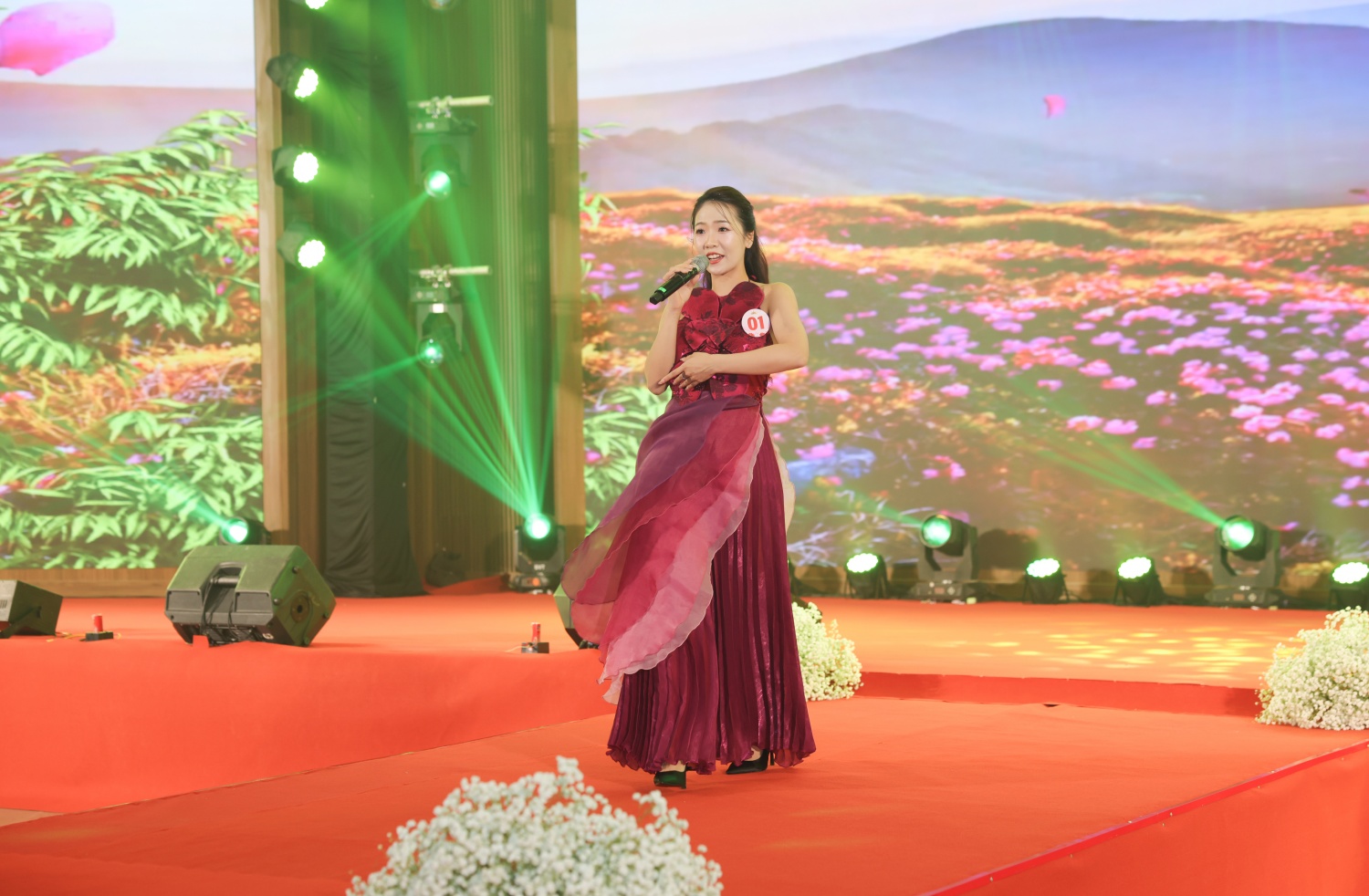 Chị Nguyễn Hải Anh – Cơ quan Tổng công ty biểu diễn phần thi năng khiếu