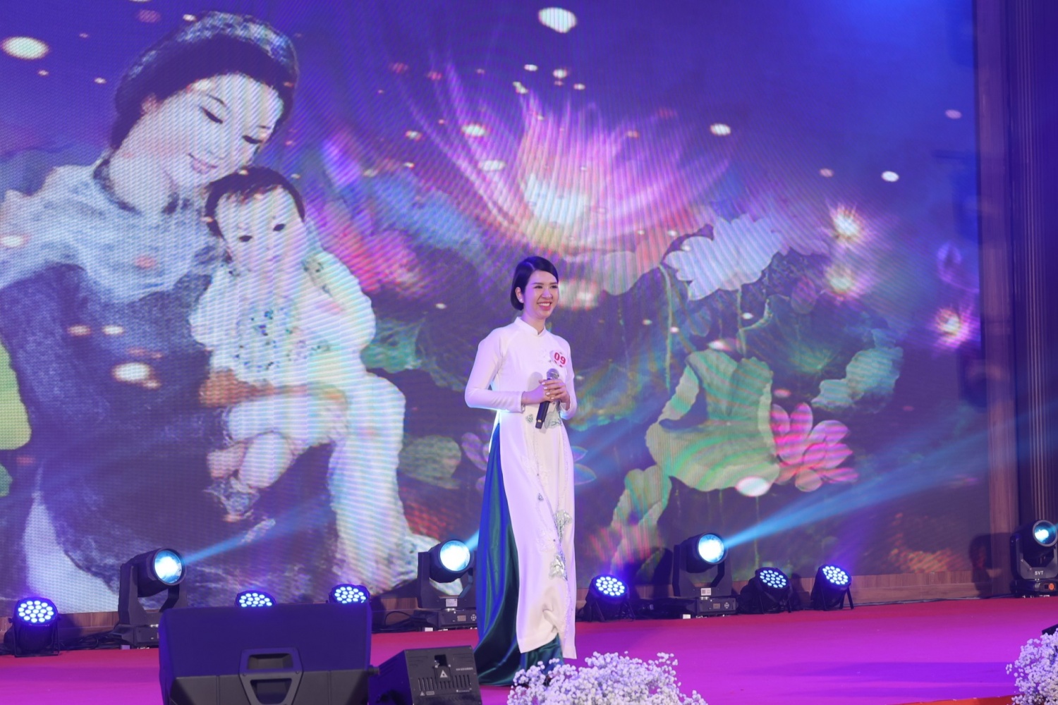 Chị Nguyễn Thị Thu Trang – PVOIL Hải Phòng biểu diễn phần thi năng khiếu