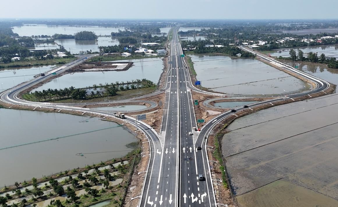 Nút giao IC5 thuộc cao tốc Cần Thơ - Cà Mau. Ảnh: Tạ Quang