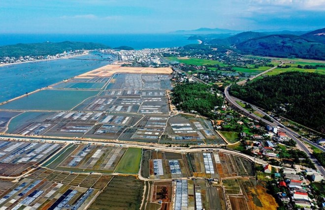 Cánh đồng muối Sa Huỳnh ở tỉnh Quảng Ngãi. Ảnh: Nguyễn Minh