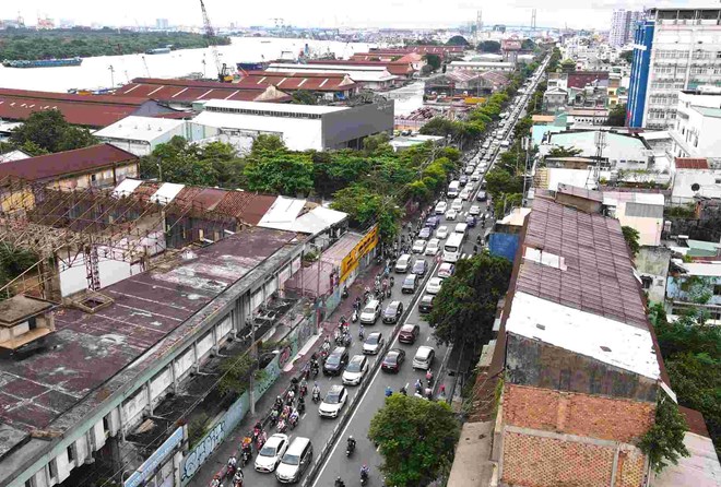 Đường Nguyễn Tất Thành sẽ mở rộng lên 8 làn xe về phía cảng Nhà Rồng - Khánh Hội. Ảnh: Anh Tú