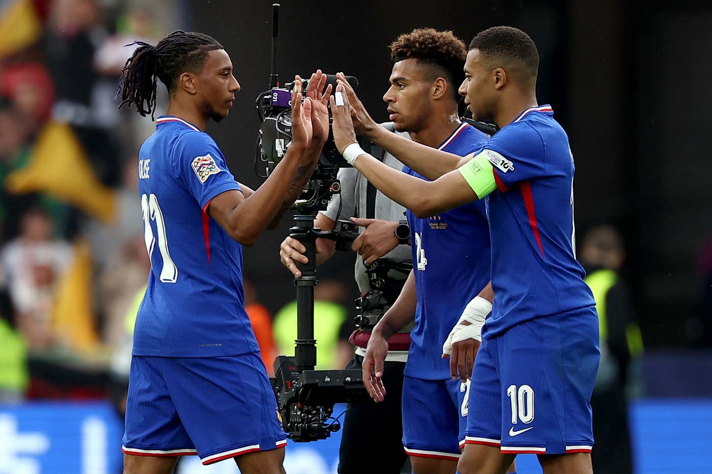 Hàng công tuyển Pháp quá mạnh. Ảnh: AFP