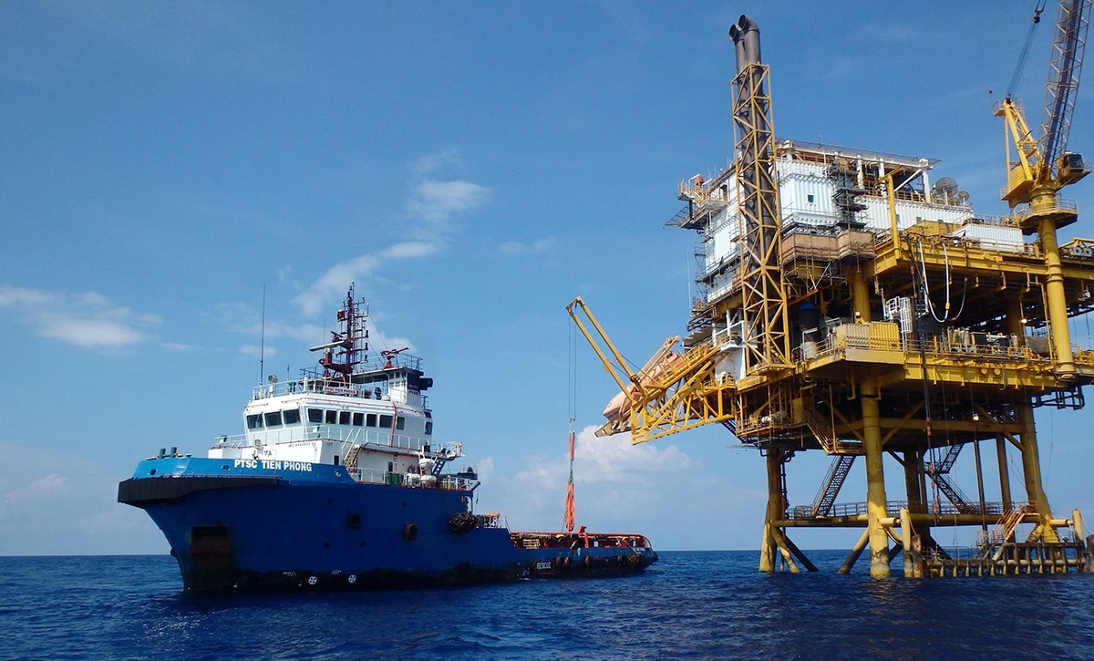 Những người bám biển giữa trùng khơi