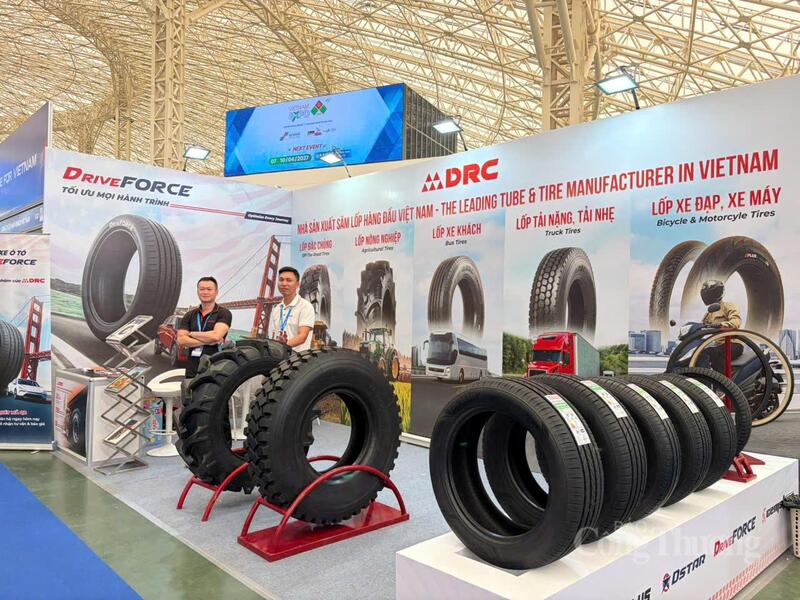 Những khu gian hàng này tạo nên một “bức tranh thu nhỏ” của thương mại toàn cầu, phản ánh sự đa dạng về ngành nghề, trình độ công nghệ cũng như chiến lược phát triển của các nền kinh tế. Ảnh: Minh Hương