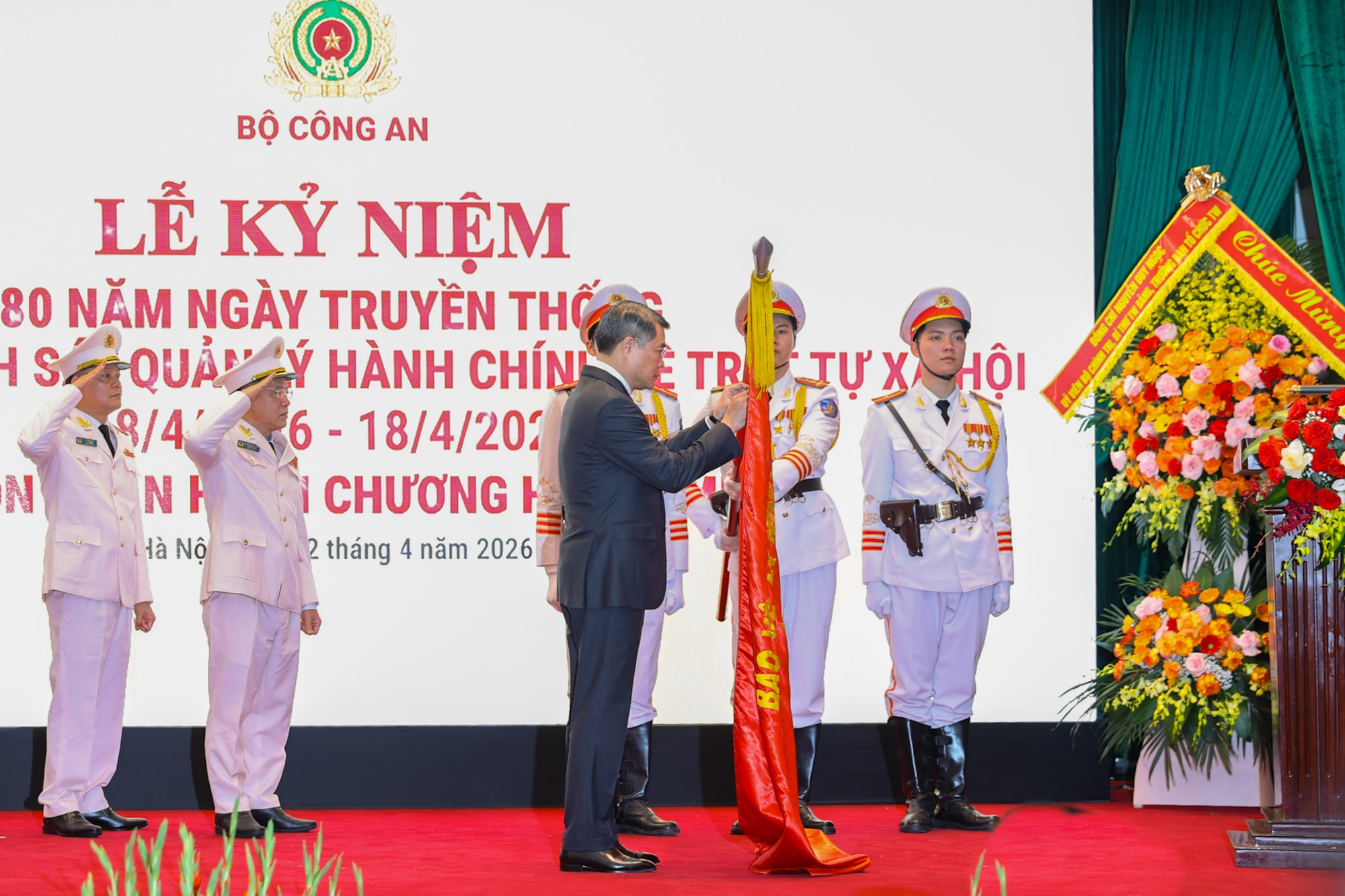 Thủ tướng: Chuyển đổi tư duy quản trị quốc gia hiện đại, lấy hiệu quả phục vụ làm thước đo cao nhất- Ảnh 3.