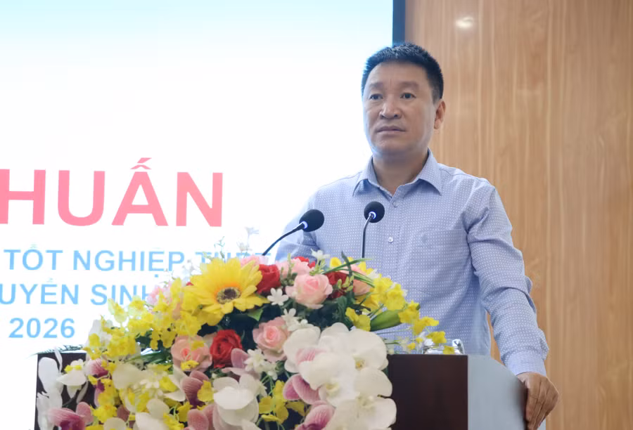 Ông Lê Quang Vinh, Phó Giám đốc Sở GD&ĐT tỉnh Điện Biên phát biểu tại Hội nghị. db-1.jpg