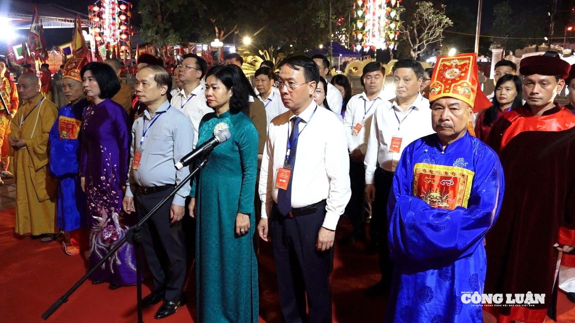 Các đồng chí lãnh đạo Trung ương, thành phố Hà Nội và địa phương dự chương trình khai mạc Lễ hội Bình Đà năm 2026